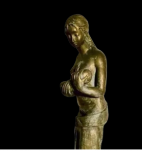 La statua della maternità di Vera Omodeo