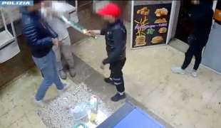 rapina con machete in una pizzeria di bologna