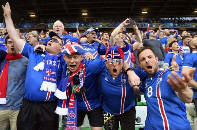Чемпионат исландии по футболу. Кубок Исландии. Сборная Исландии. Сборная Исландия фанаты.