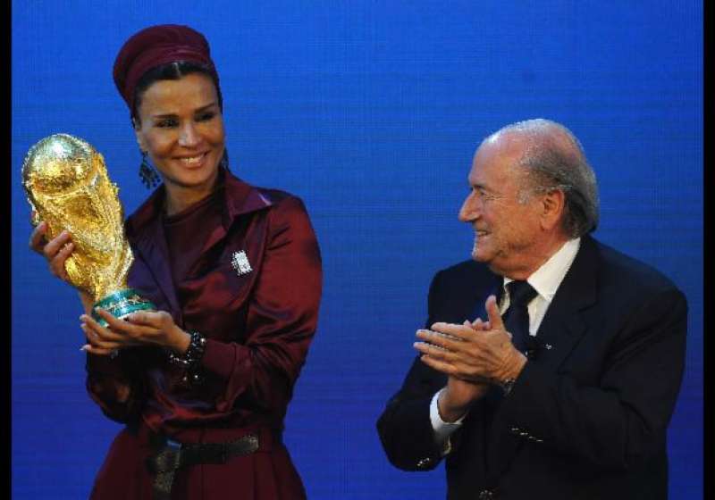 Mozah bint Nasser al Missned con Blatter