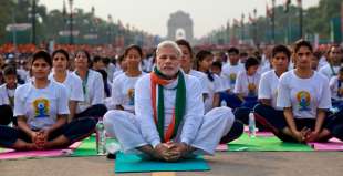 narendra modi fa yoga