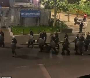 polizia anti sommossa a brixton