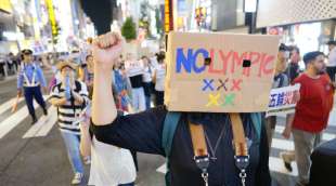 proteste olimpiadi tokyo 4