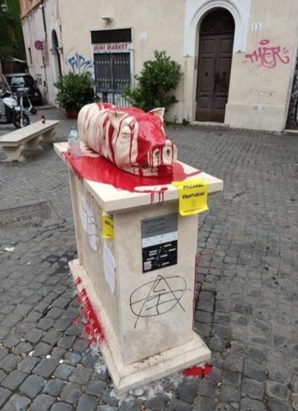 vandalizzata la statua della porchetta a trastevere 4