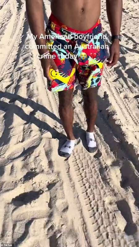 Australiana si lamenta dei calzini in spiaggia 2