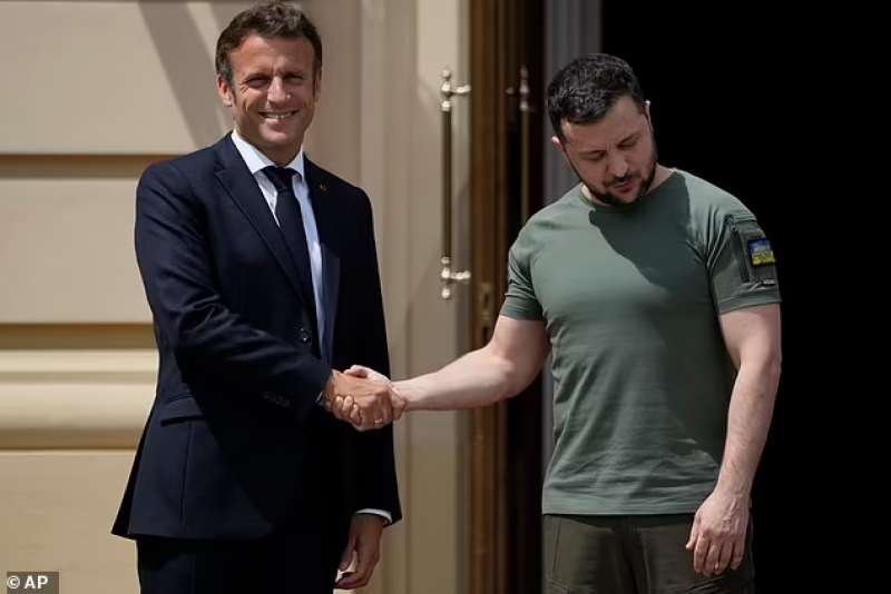 Emmanuel Macron con Zelensky