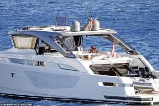 julian nagelsmann con lena wurzenberger su uno yacht 10