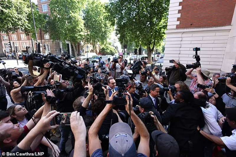 Kevin Spacey arriva al tribunale di Londra 3