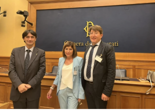 L'onorevole Manfredi Potenti, Patrizia Tenco e Michele Piacentini