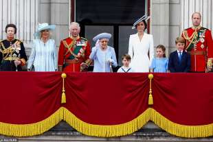 la famiglia reale al balcone 3