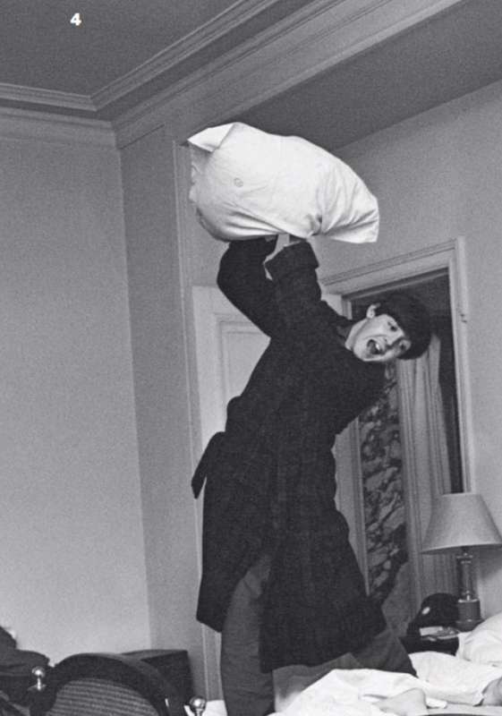 paul mccartney all hotel george v di parigi dopo un concerto nel 1964