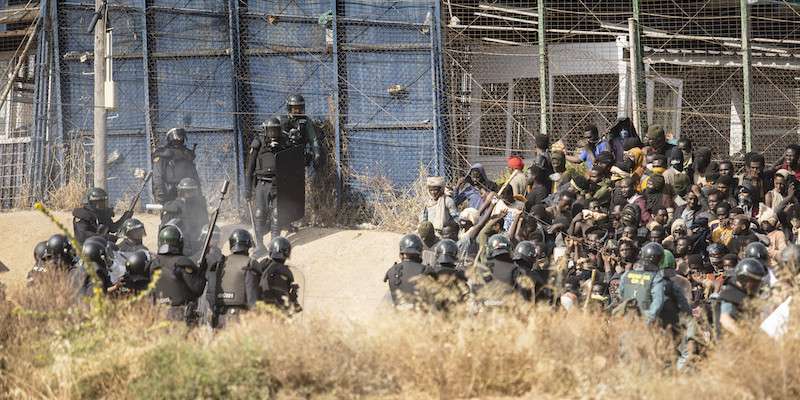 ressa di migranti al confine spagna marocco 2