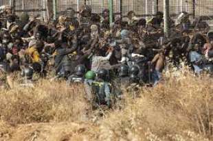 ressa di migranti al confine spagna marocco 6