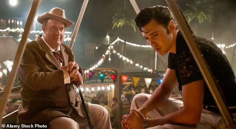 Tom Hanks e Austin Butler nel film Elvis