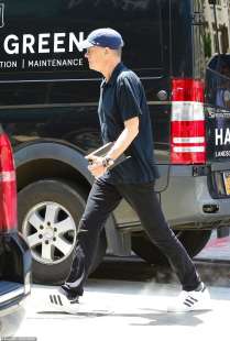 Tom Hanks passeggia a Manhattan 4