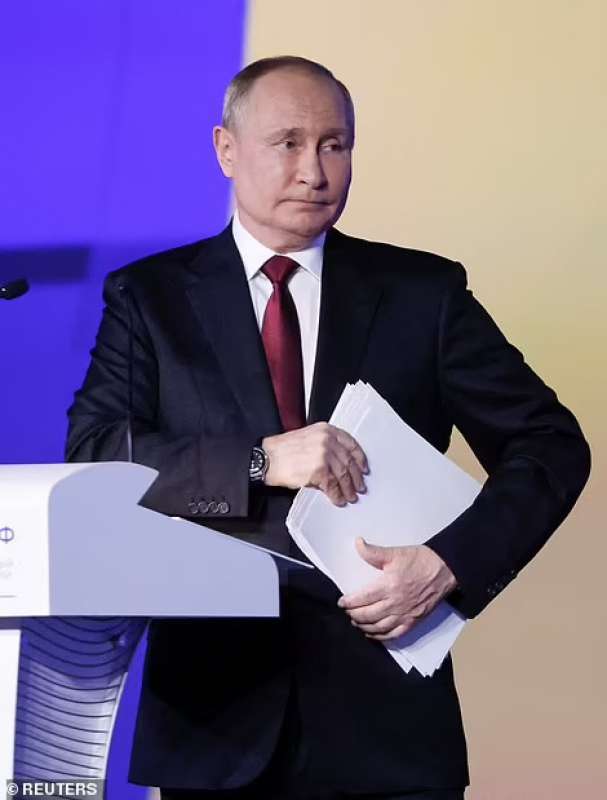 Vladimir Putin al Forum di San Pietroburgo 4