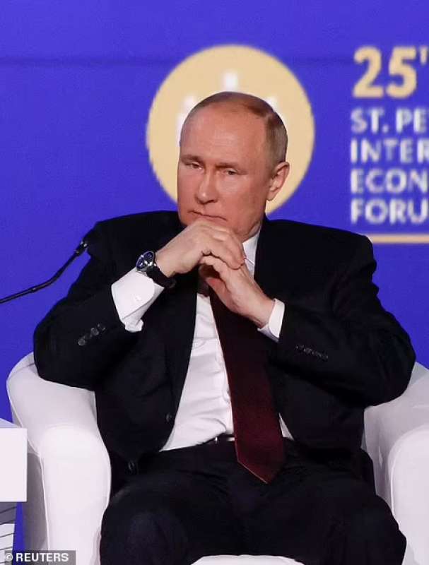 Vladimir Putin al Forum di San Pietroburgo 5