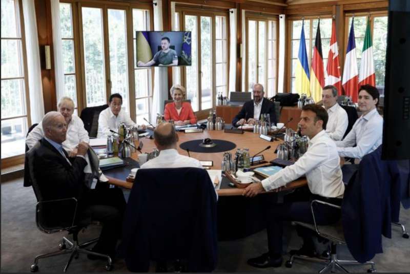 VOLODYMYR ZELENSKY IN COLLEGAMENTO CON IL G7 IN GERMANIA 1