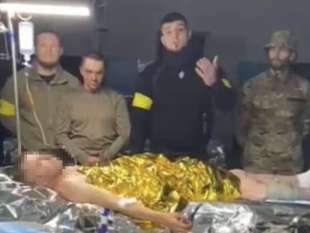 corpo volontari russi con un prigioniero a belgorod