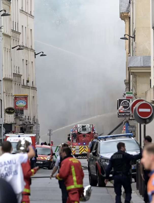 esplosione in un palazzo del v arrondissement di parigi 4