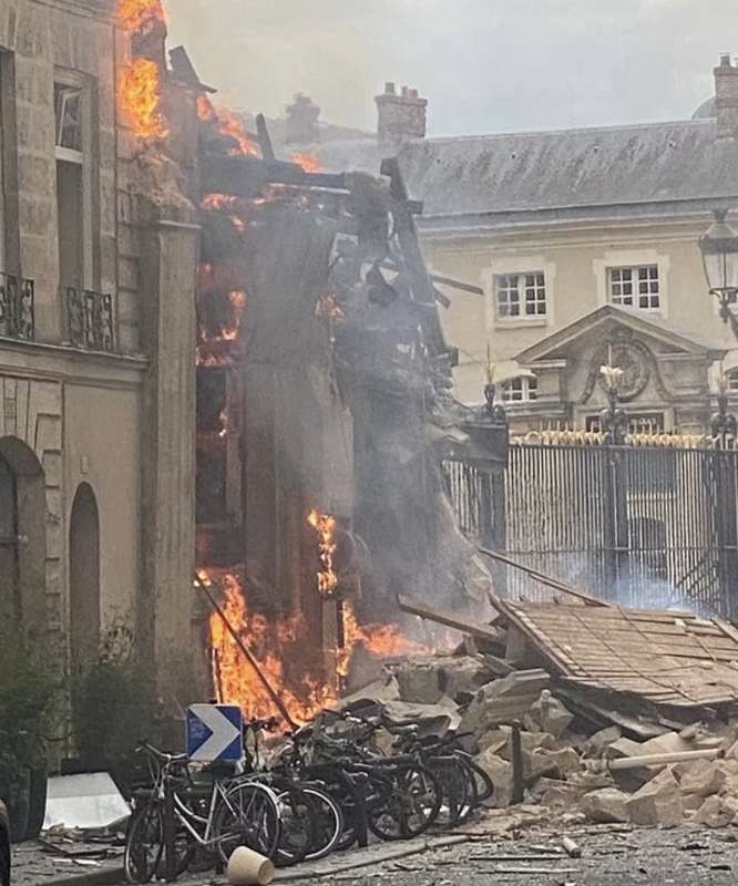 esplosione in un palazzo del v arrondissement di parigi 5