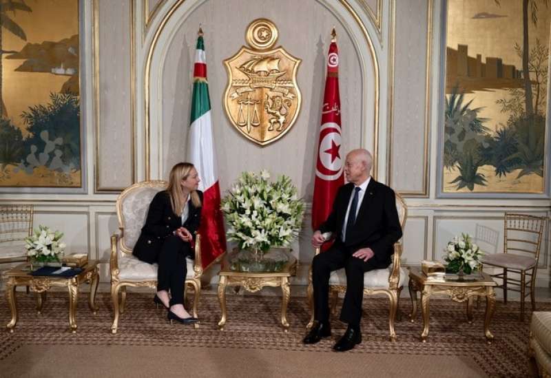 giorgia meloni con il presidente della tunisia kais saied 1