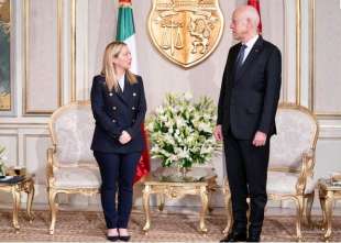 giorgia meloni con il presidente della tunisia kais saied 2