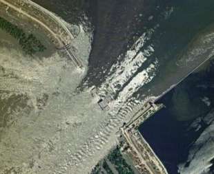 il crollo della diga nova kakhovka sul fiume dnipro 1