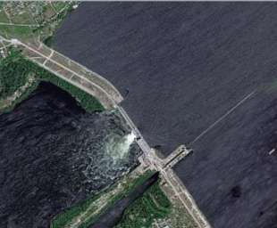 il crollo della diga nova kakhovka sul fiume dnipro