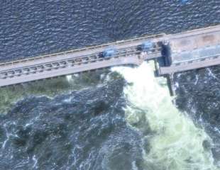il crollo della diga nova kakhovka sul fiume dnipro 2