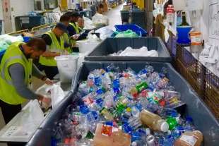 riciclo plastica negli usa waste management