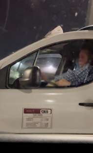 roma tassista mostra i genitali in autostrada 5