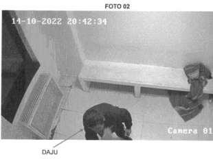 violenze alla questura di verona le immagini delle telecamere di videosorveglianza 11