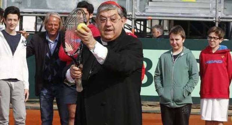 cardinale sepe gioca a tennis