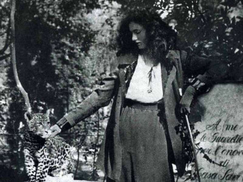 virginia agnelli con leopardo al guinzaglio
