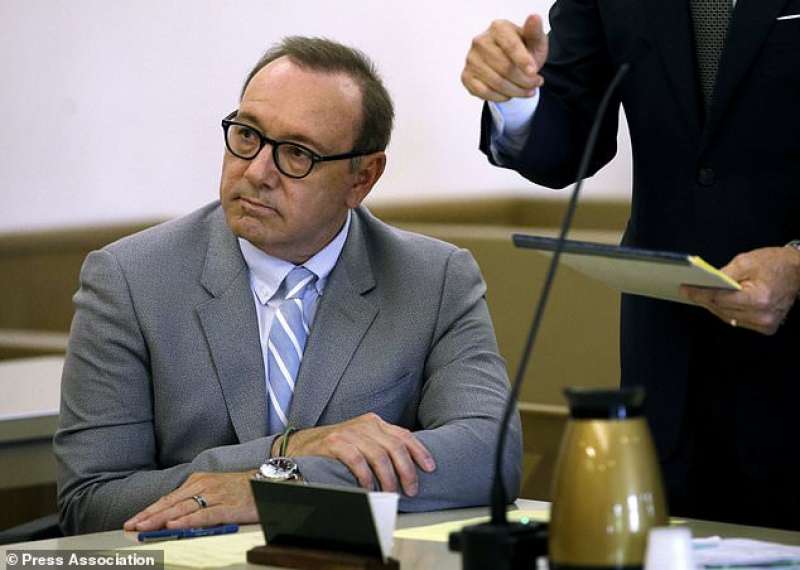 KEVIN SPACEY IN TRIBUNALE