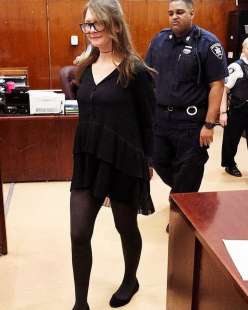profilo instagram anna delvey court looks gli outfit di anna delvey in tribunale 6