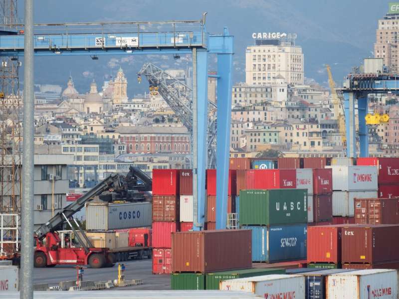 container al porto di genova