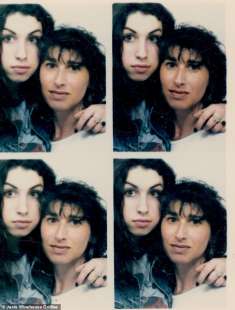 Amy Winehouse da ragazza con la madre