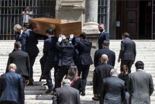 funerali raffaella carra 9