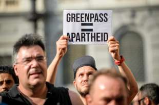 manifestazione contro il green pass a milano 5