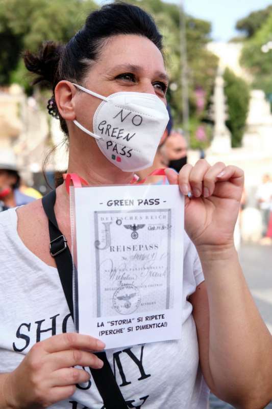 manifestazione contro il green pass a roma13