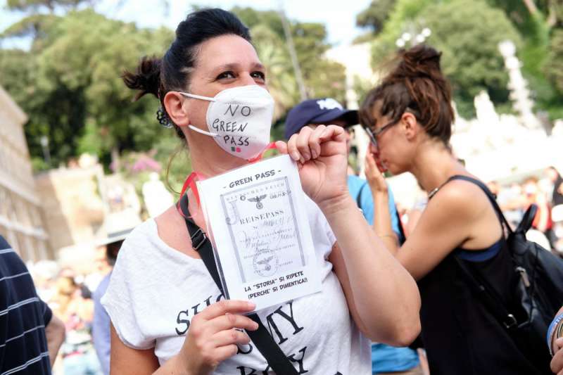 manifestazione contro il green pass a roma14