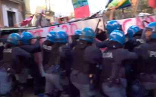 tensione al g20 tra manifestanti e polizia 10