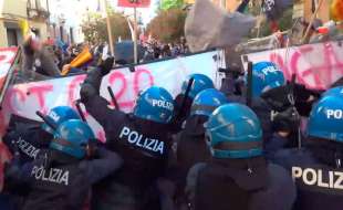 tensione al g20 tra manifestanti e polizia 14