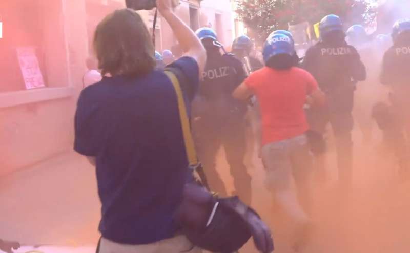 tensione al g20 tra manifestanti e polizia 15