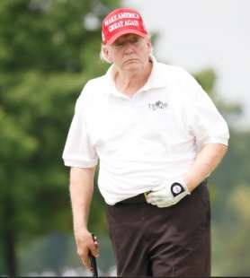 donald trump al suo Golf Club in New Jersey 3