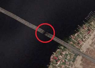 il ponte Antonivskyi colpito 2