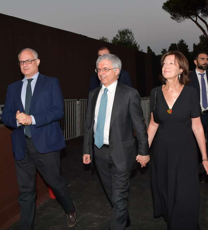 il sindaco gualtieri con il ministro daniele franco e la moglie laura foto di bacco