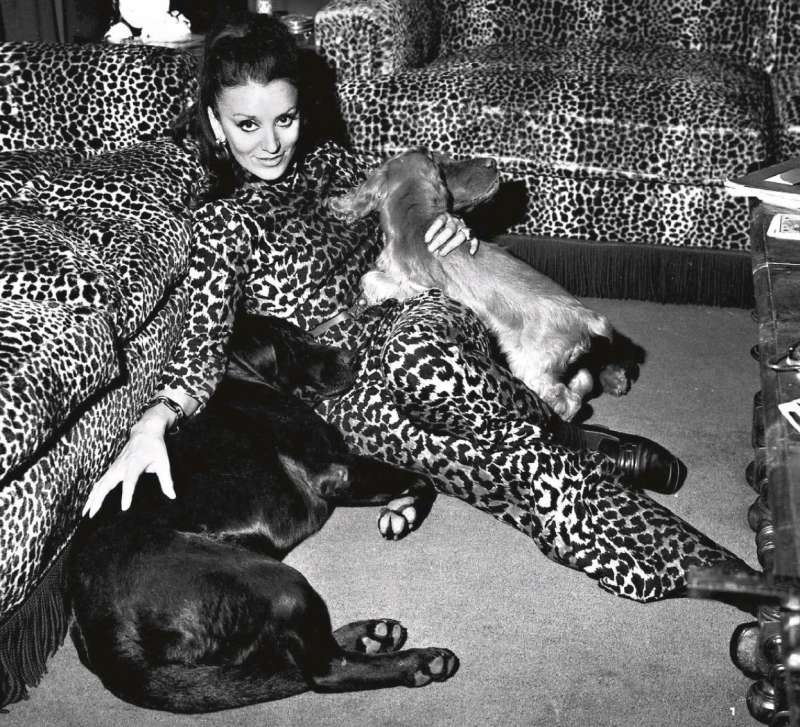 ljuba rizzoli nel 1969 con i suoi cani
